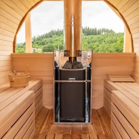 Wooden House In With Hébergement de vacances