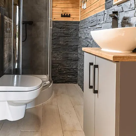 Wooden House In With Hébergement de vacances